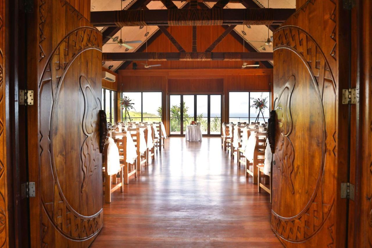 Outrigger Fiji Beach Resort Korotogo Ngoại thất bức ảnh The interior of the church