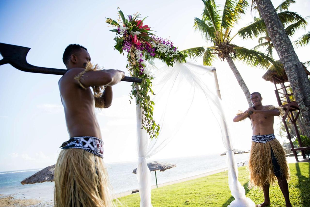 Outrigger Fiji Beach Resort Korotogo Ngoại thất bức ảnh A Samoan wedding