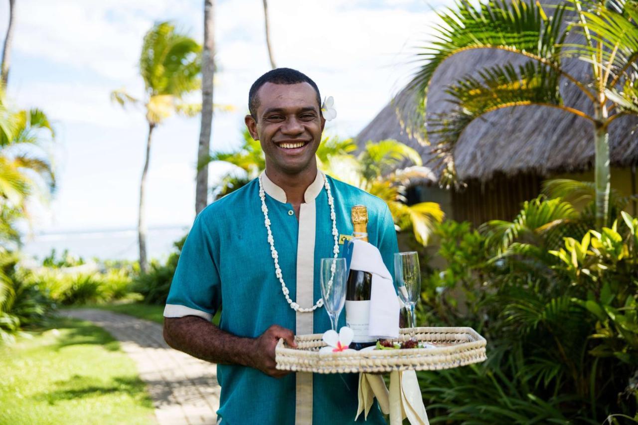 Outrigger Fiji Beach Resort Korotogo Ngoại thất bức ảnh A hotel butler in the Maldives