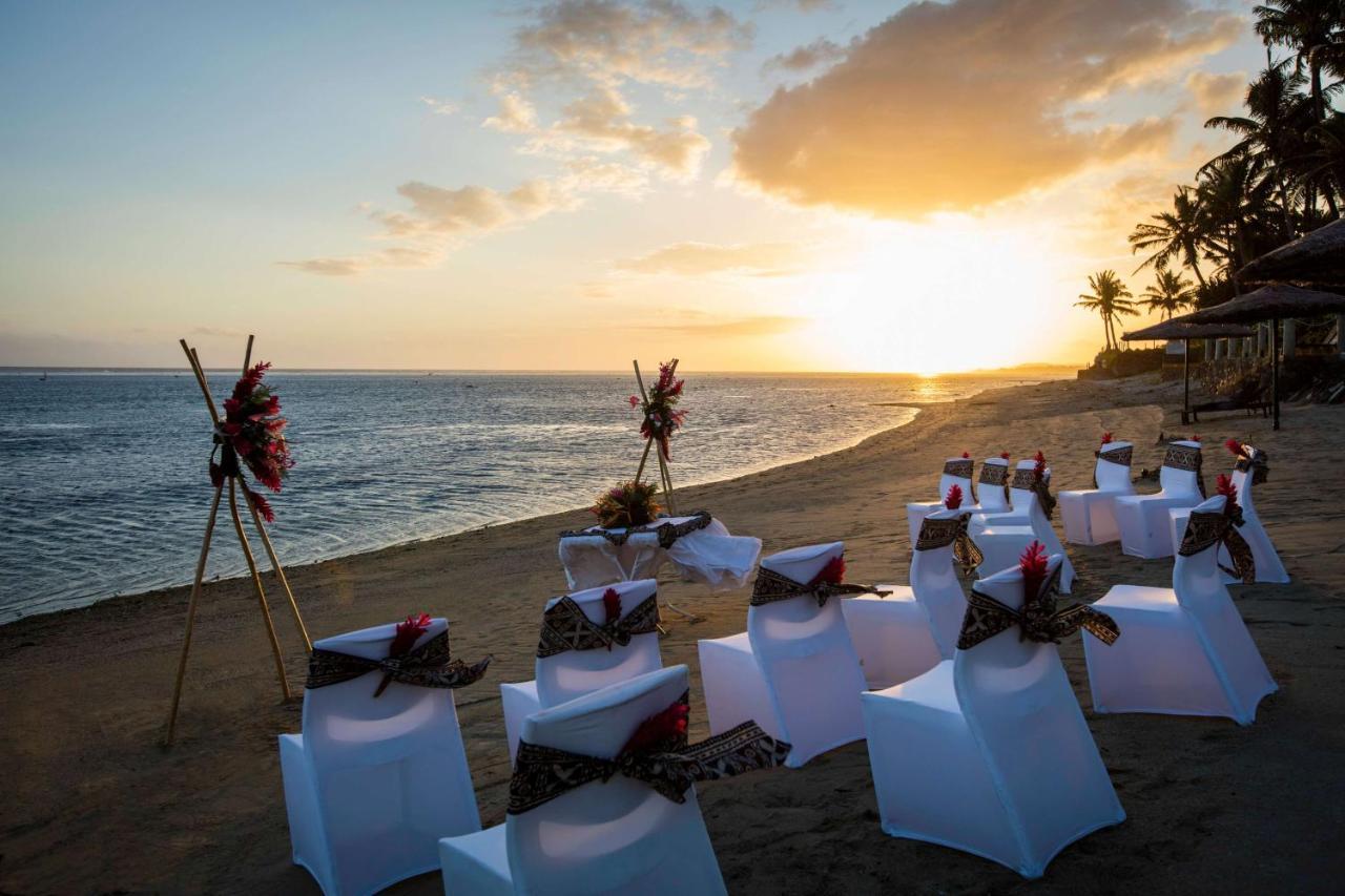 Outrigger Fiji Beach Resort Korotogo Ngoại thất bức ảnh Sunset at the beach