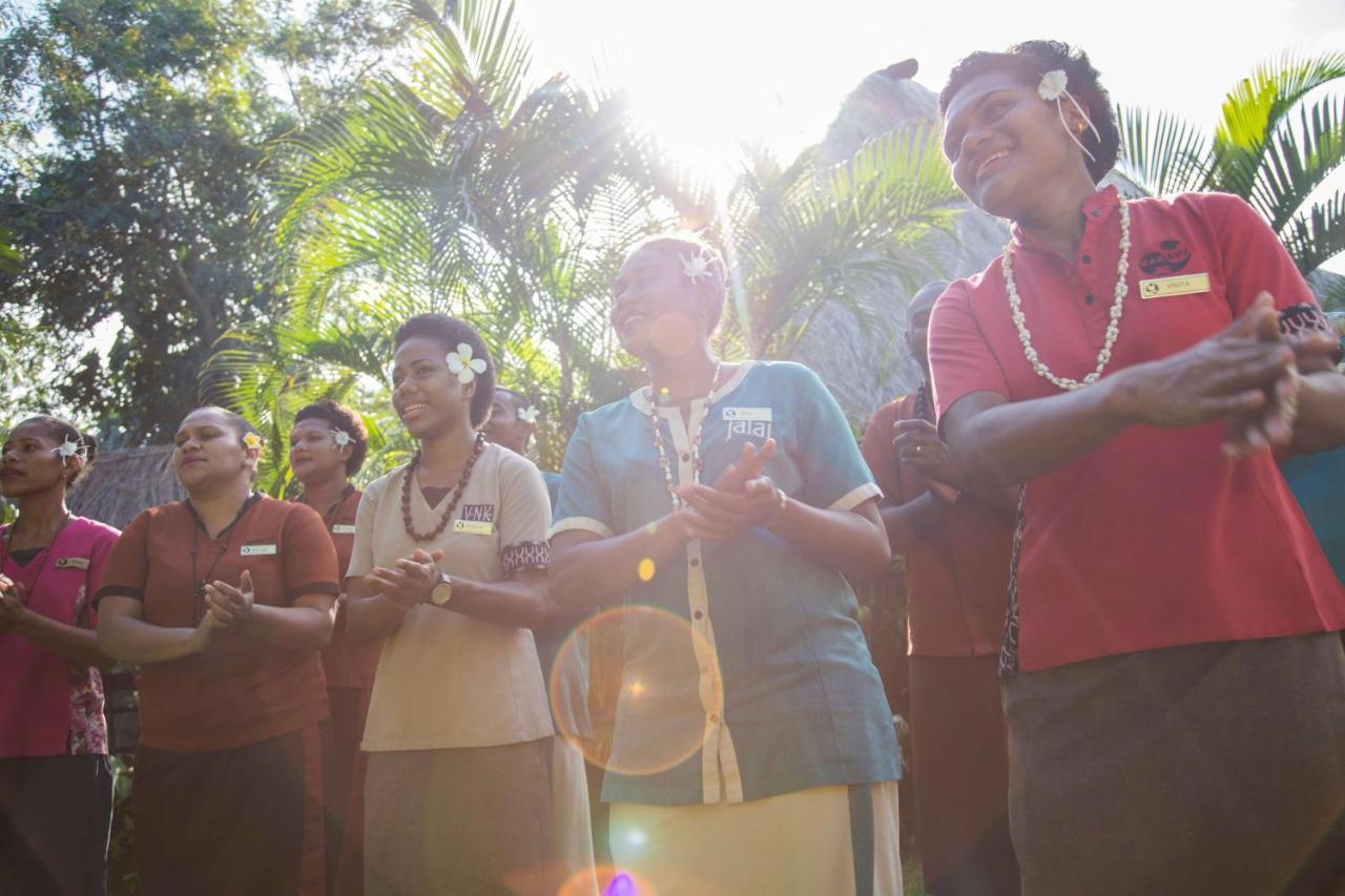 Outrigger Fiji Beach Resort Korotogo Ngoại thất bức ảnh A group of people dancing in the Solomon Islands