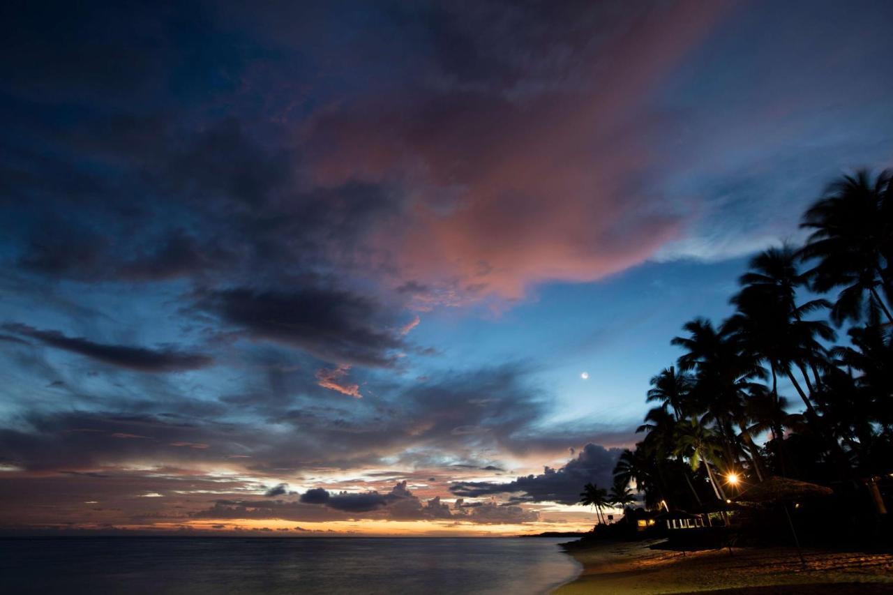 Outrigger Fiji Beach Resort Korotogo Ngoại thất bức ảnh Sunset at the beach