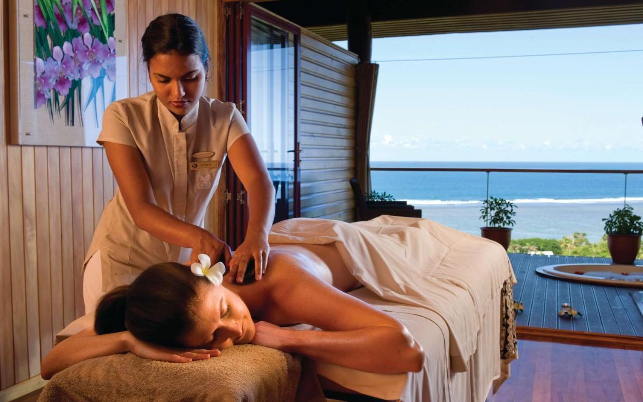 Outrigger Fiji Beach Resort Korotogo Ngoại thất bức ảnh A spa treatment