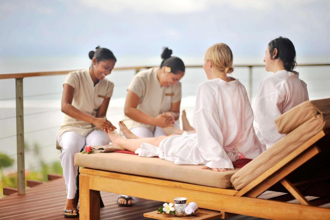Outrigger Fiji Beach Resort Korotogo Ngoại thất bức ảnh Spa treatment