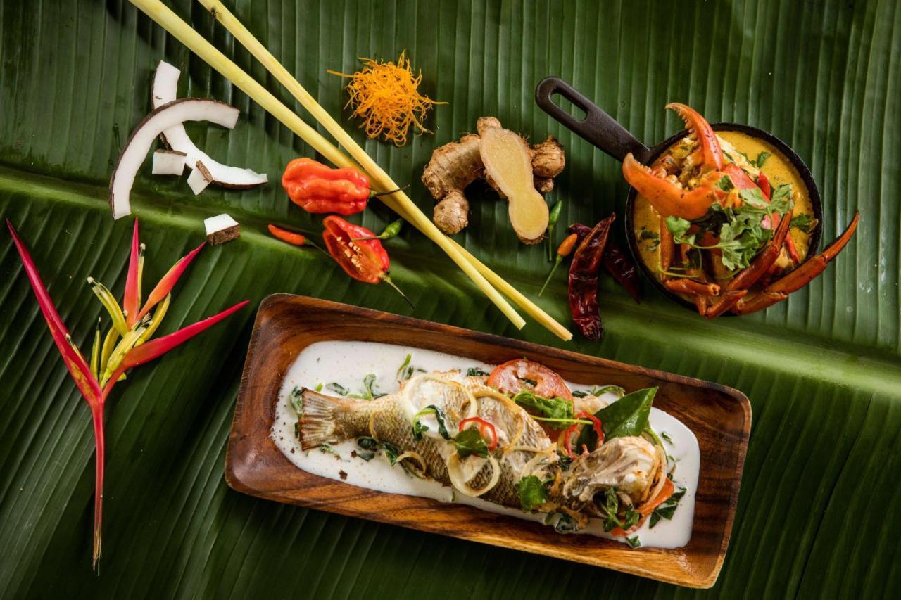 Outrigger Fiji Beach Resort Korotogo Ngoại thất bức ảnh Thai food