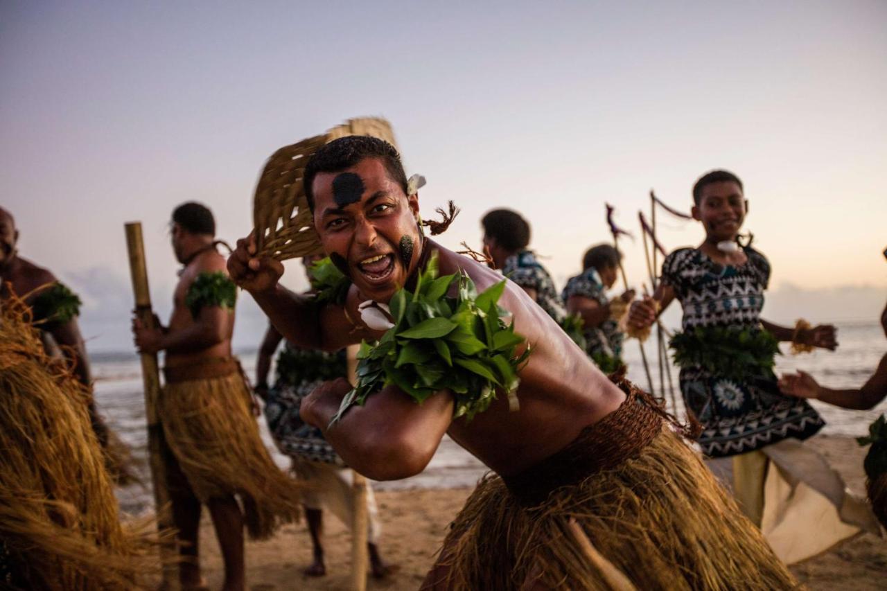 Outrigger Fiji Beach Resort Korotogo Ngoại thất bức ảnh A dancer from the Malaita province