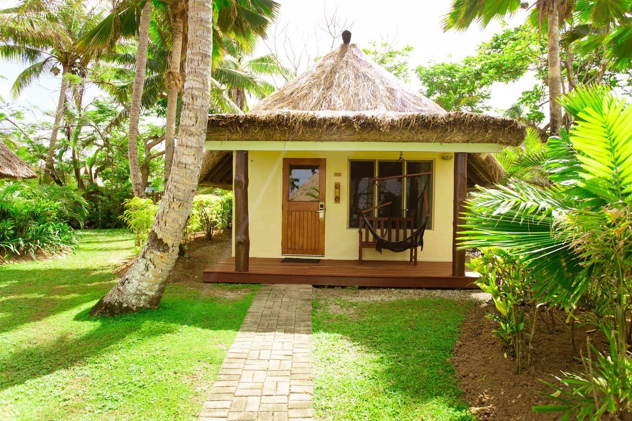 Outrigger Fiji Beach Resort Korotogo Ngoại thất bức ảnh A bungalow at the resort
