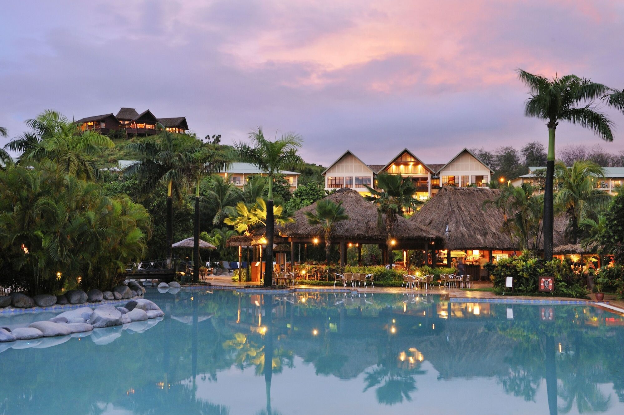 Outrigger Fiji Beach Resort Korotogo Tiện nghi bức ảnh The pool at the resort